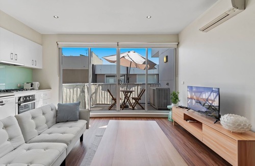 North Melbourne Apartment | Stylish North Melbourne Stay, Minutes to CBD