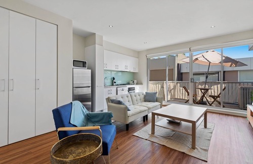 North Melbourne Apartment | Stylish North Melbourne Stay, Minutes to CBD