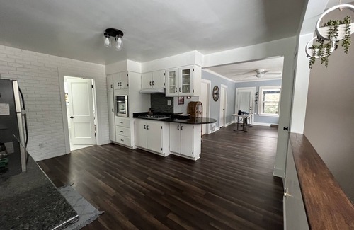 Ann Arbor House | Stylish Oasis 3Bdrm Blu Home near Univ of Michigan, Ann Arbor. Pet-Friendly!