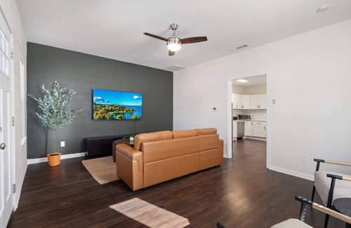 Old East Dallas Apartment | Stylish Oasis in Dallas w/Free Parking|Ping-Pong