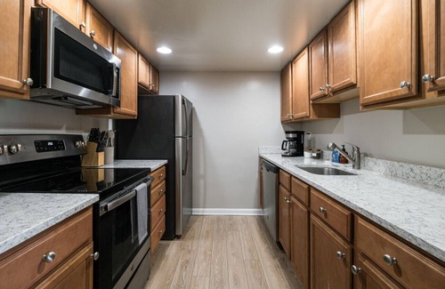 Crystal City Apartment | Stylish Oasis:Sleeps 7 | King Bed | Prime Location