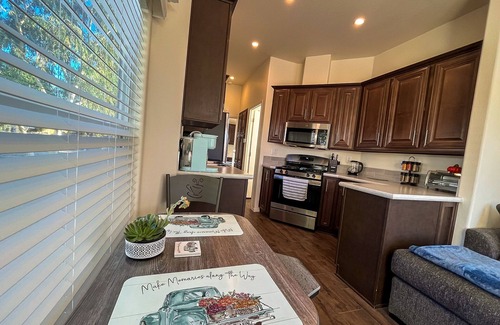 Bullhead City House | Stylish Oasis Tiny Home Pool Hot Tub Pickleball Bullhead City 10 min to Laughlin