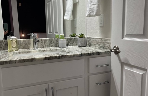 Far North Dallas Apartment | Stylish Oasis