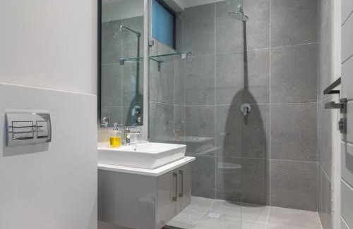 Umhlali Apartment | Stylish Ocean Club Apartment F25