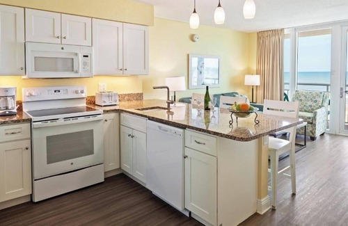 Ormond Beach Resort | Stylish Ocean View 1BR Condo w/Resort Pool, Kitchen, & Easy Beach Walk Access