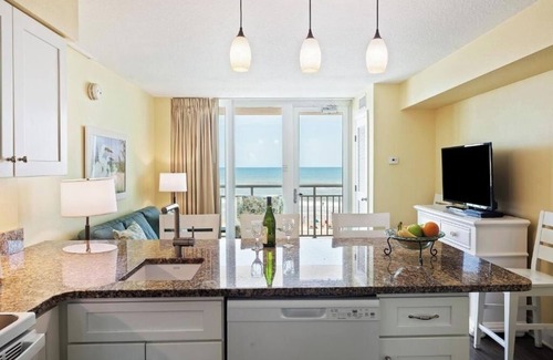 Ormond Beach Resort | Stylish Ocean View 1BR Condo w/Resort Pool, Kitchen, & Easy Beach Walk Access
