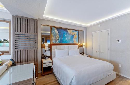 Central Beach Apartment | Stylish Oceanview Apartment Prime Location