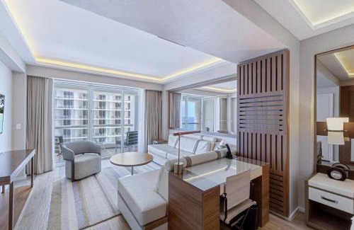 Central Beach Apartment | Stylish Oceanview Apartment Prime Location