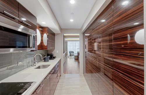 Central Beach Apartment | Stylish Oceanview Apartment Prime Location