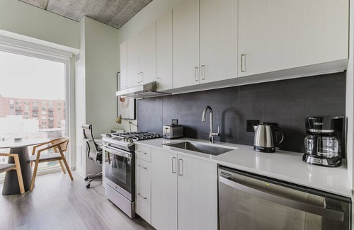 Old Town Apartment | Stylish Old Town Studio Gym, W/D, Outdoor Firepit & A/C, by Blueground