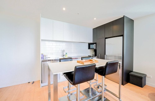 Newton Apartment | Stylish One Bedroom Apartment With Free Parking