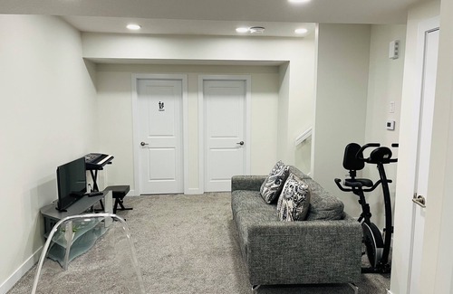 Southwest Edmonton House | Stylish One Bedroom Cozy Home