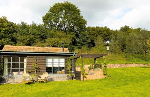 Fiddington Cabin | Stylish one bedroom cabin with underfloor heating and open plan kitchen