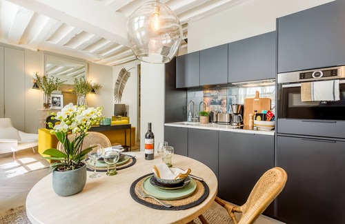 Quartier de la Monnaie Apartment | Stylish one bedroom in the heart of Saint Germain