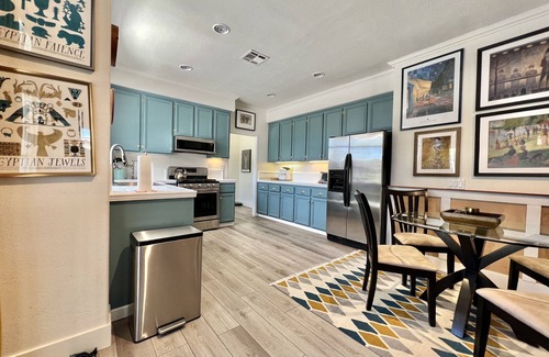 Midway City Apartment | Stylish & One-of-a-Kind 2-Bedroom Apartment in SoCal – Private Retreat