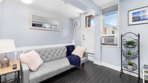 Centretown West Apartment | Stylish Ottawa Getaway for 6