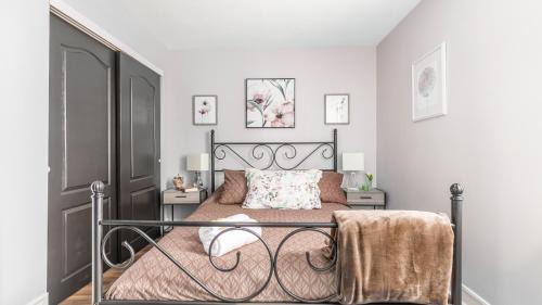 Centretown West Apartment | Stylish Ottawa Getaway for 6