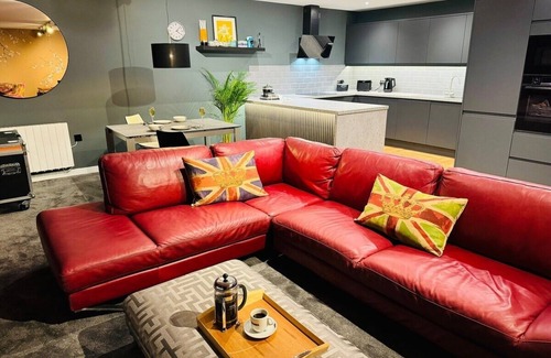 Newcastle-upon-Tyne Apartment | Stylish Ouseburn Apartment with River & City Views