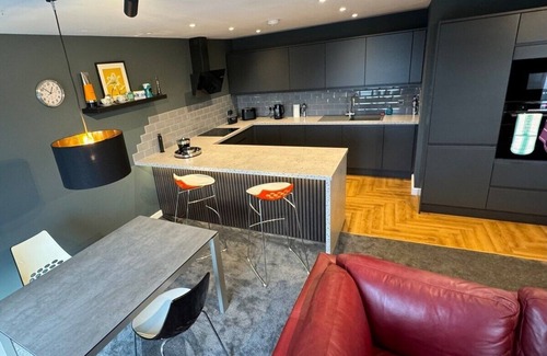 Newcastle-upon-Tyne Apartment | Stylish Ouseburn Apartment with River & City Views