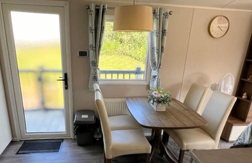 Bembridge Apartment | Stylish Pad with prime amenities