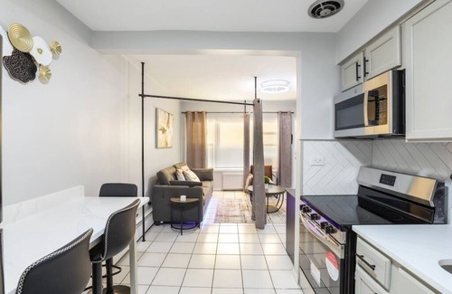 Franklin Park Apartment | Stylish & Peaceful Haven - 10mins to O'Hare Airport!