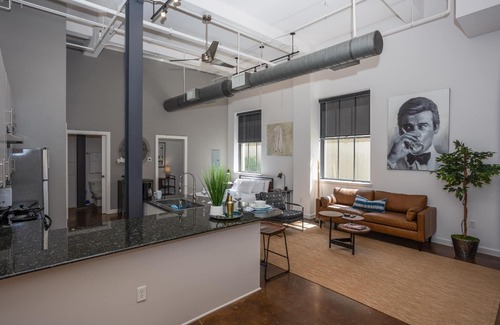 Downtown Fort Worth Apartment | Stylish Penthouse Downtown FTW - Walk to Sundance
