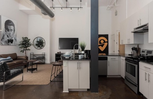 Downtown Fort Worth Apartment | Stylish Penthouse Downtown FTW - Walk to Sundance