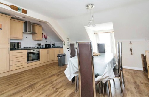 Trearddur Bay Apartment | Stylish Penthouse apartment, short walk to fabulous beach, pubs and restaurants