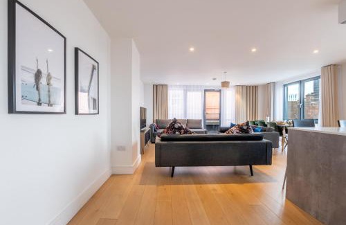 St. Johns Wood Apartment | Stylish Penthouse Near Little Venice & Hyde Park