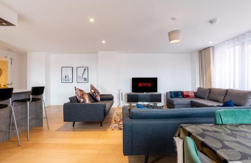 St. Johns Wood Apartment | Stylish Penthouse Near Little Venice & Hyde Park
