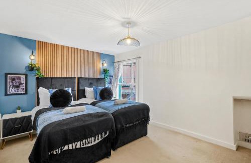 Bristol Floating Harbour Apartment | Stylish Penthouse On Harbourside