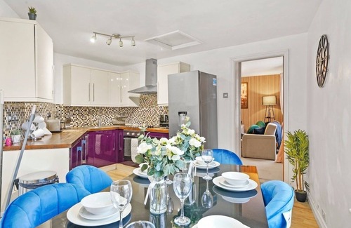 Bristol Floating Harbour Apartment | Stylish Penthouse On The Iconic Harbourside
