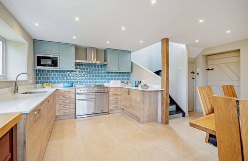 Rendcomb Cottage | Stylish pet friendly Cotswold holiday cottage - Smuggsbarn Cottage