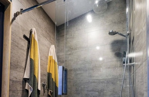 Christchurch Apartment | Stylish Pool House