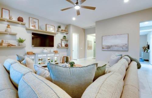 Port Saint Lucie House | Stylish Port St Lucie Home with Hot Tub and Game Room!