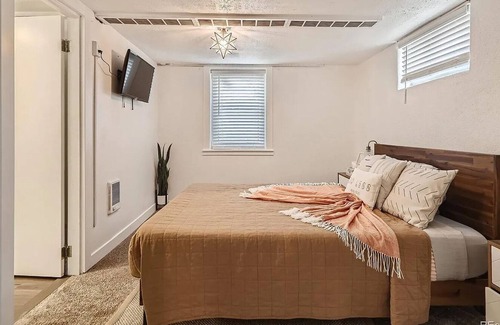 Englewood Apartment | Stylish Private 2 Bedroom Basement Guest Suite