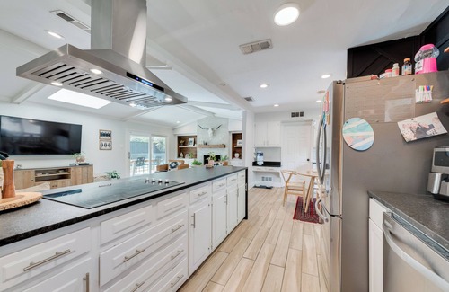 Northeast Dallas House | Stylish Private Dallas house. Large backyard with pool.