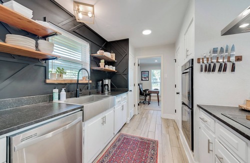 Northeast Dallas House | Stylish Private Dallas house. Large backyard with pool.