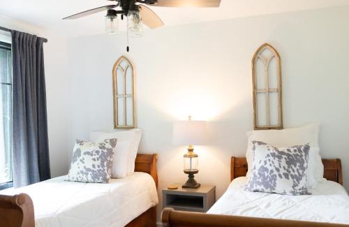Franklin House | Stylish Private Home 1 mile from Downtown Franklin
