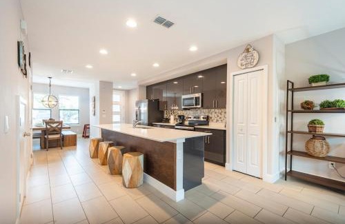 Kissimmee House | Stylish & Private Jacuzzi, Near Disney 4730
