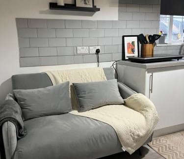 Roehampton Apartment | Stylish Putney village flat