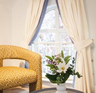 Stoke-on-Trent House | Stylish quaint home hosted by ESONGRACE Stays in Stoke-on-Trent - Perfect for Families - Contractors - Holiday makers - Emergency Housing - Professionals