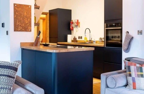 Norwich Apartment | Stylish Quayside Apartment with River View