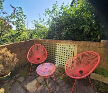 London Borough of Bromley Apartment | Stylish quiet garden flat with parking in London Zone 4