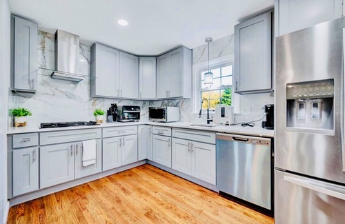 North Raleigh House | Stylish Raleigh Retreat near North Hills