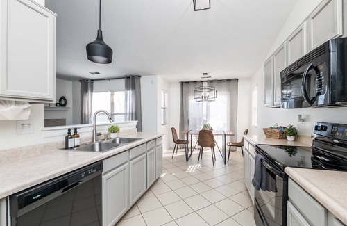 Noblesville House | Stylish Ranch near Grand Park in Westfield - Lots the Extras! Sleeps 10! 🤩