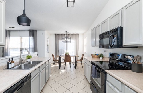 Noblesville House | Stylish Ranch near Grand Park in Westfield - Lots the Extras! Sleeps 10! 🤩