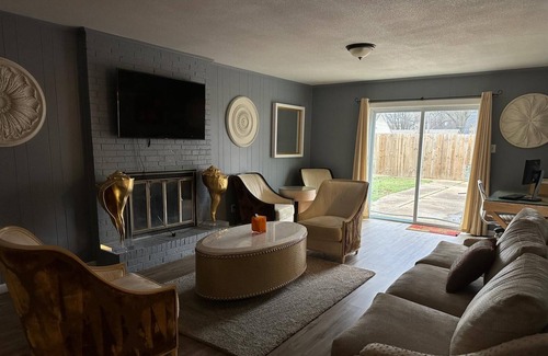 Memphis House | Stylish Remodeled 23 Large beds Near Graceland