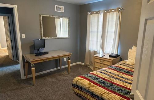 Memphis House | Stylish Remodeled 23 Large beds Near Graceland
