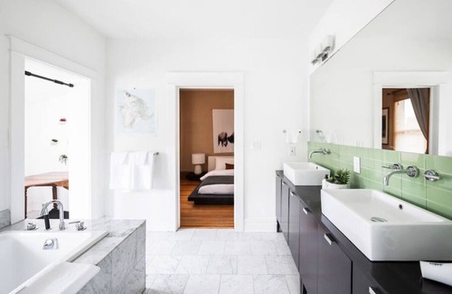 Congress Park House | Stylish Remodeled Congress Park Palace I Sleeps 10